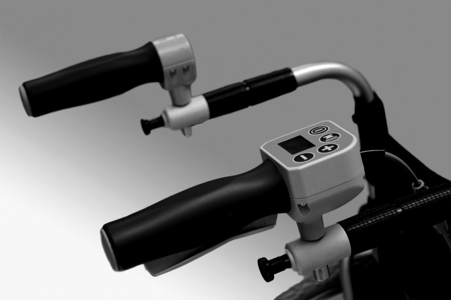 The picture shows the optional companion control Smart Control, consisting of an operating handle and a pushing handle for the person accompanying the wheelchair user.