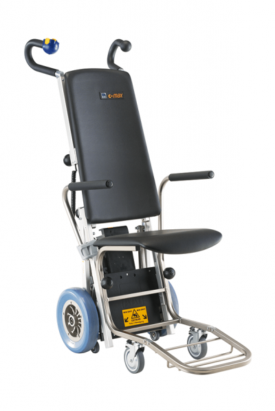 Das Bild zeigt die freigestellte Antriebs- und Griffeinheit des Treppensteiger c-max auf weißem Hintergrund. Sichtbar ist die Antriebseinheit mit Laufrädern und Sicherheitsbremsen, sowie die Griffeinheit mit Bedienteil. Am Treppensteiger befindet sich eine integrierte Sitzeinheit mit Sitzpolster, Rückenlehne und Armlehnen.