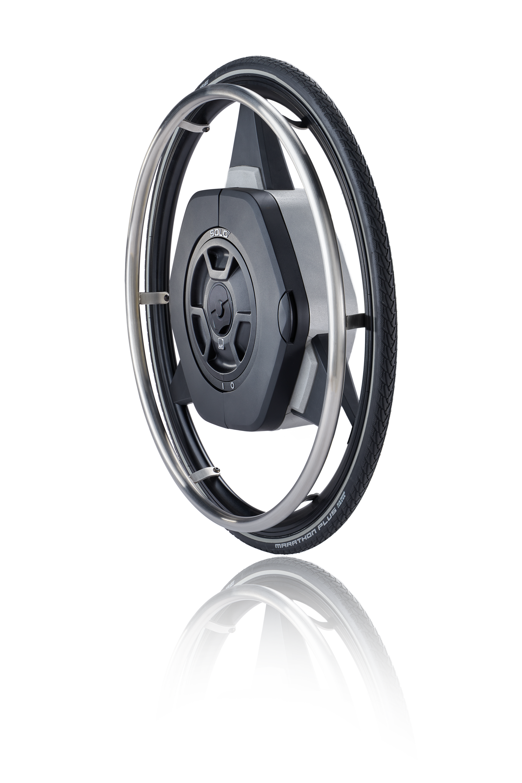 Das Foto zeigt eine freigestellte Aufnahme des schwarzen SOLO² Antriebsrades mit seinen drei Speichen.