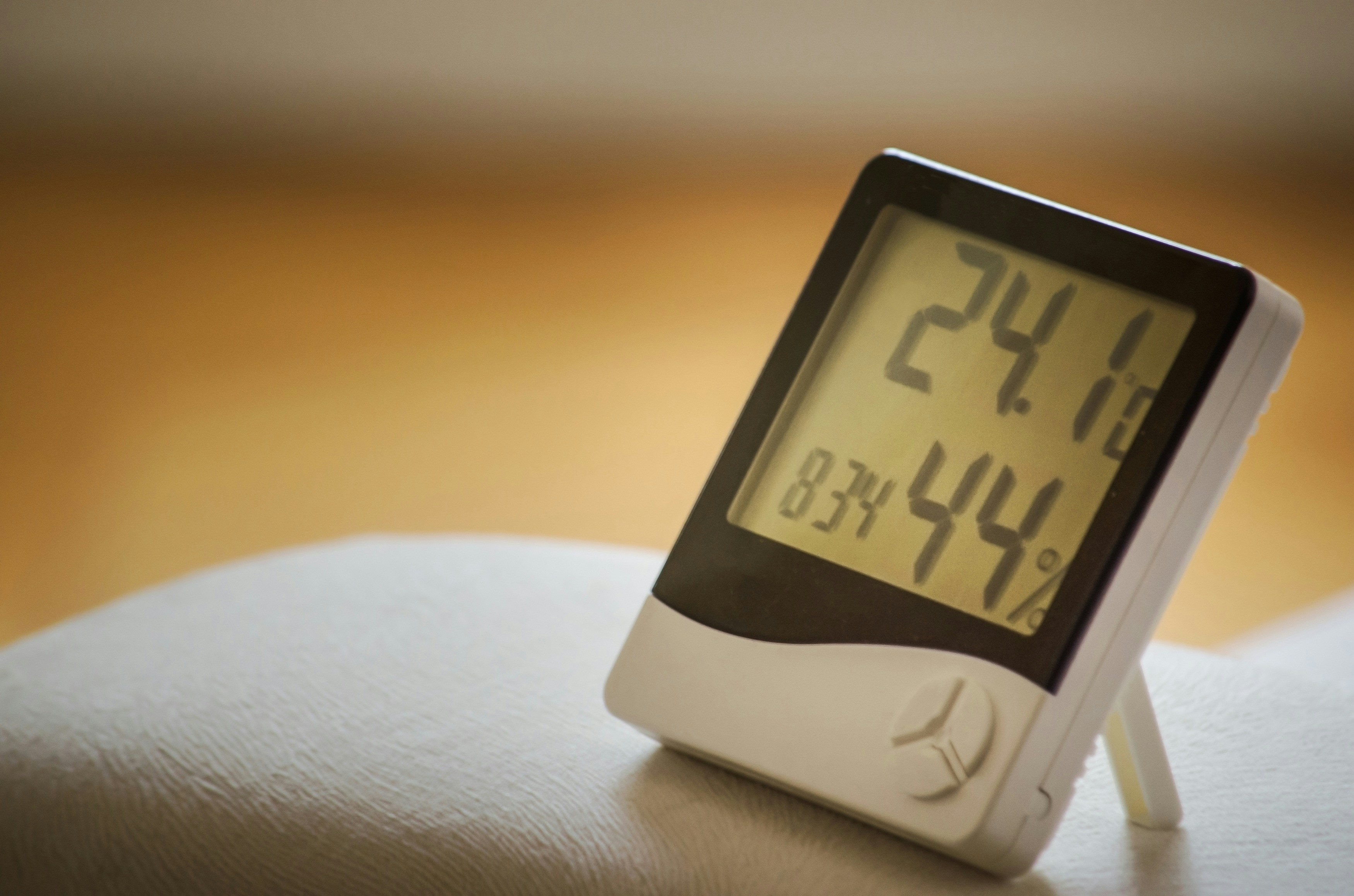 Das Bild zeigt ein Thermometer, über welches beispielsweise die ideale Ladetemperatur für das Laden eines Akkus gemssen werden kann.