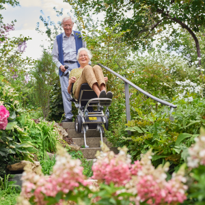 c-max_anwendung_treppe_blumen-V2_original