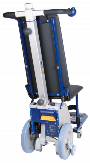 Das Bild zeigt die freigestellte Antriebs- und Griffeinheit des Treppensteiger s-max sella auf weißem Hintergrund. Sichtbar ist die graue Antriebseinheit mit Laufrädern und Sicherheitsbremsen, sowie die Griffeinheit mit Bedienteil. Der Treppensteiger ist über eine Halterung an einem Tragestuhl – hier im Beispiel ein Utila ALS 300 – angebaut.