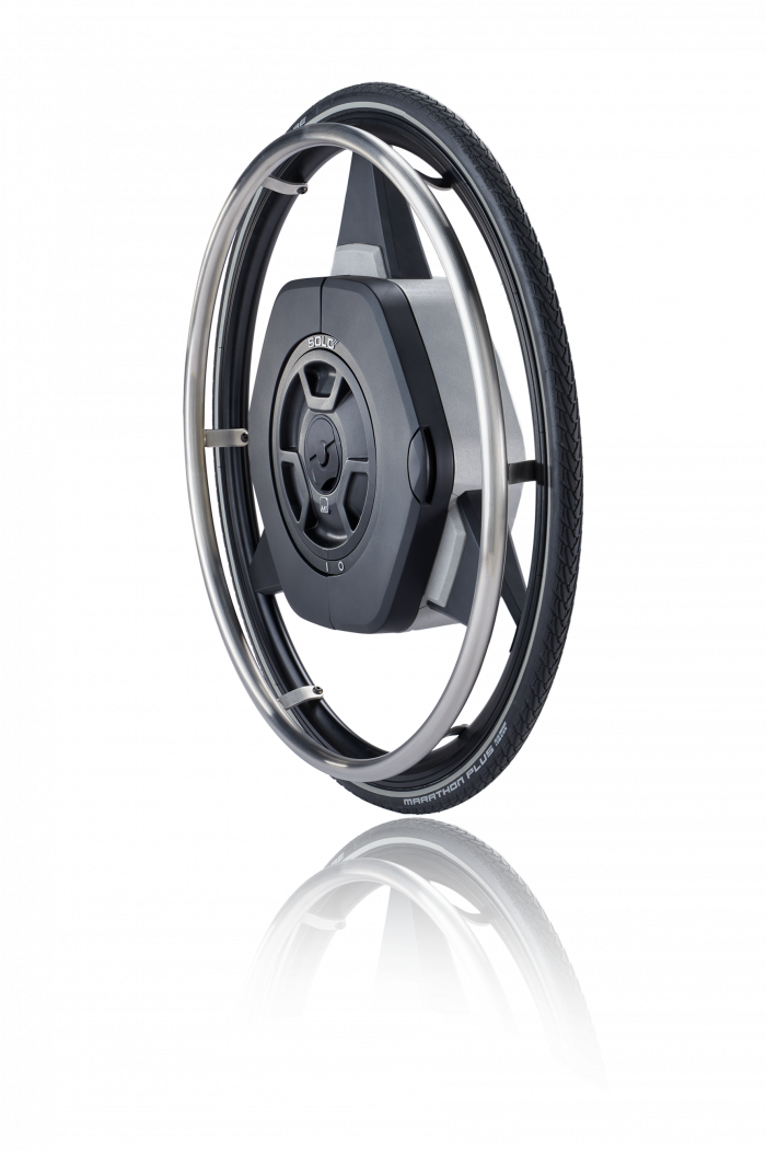 The photo shows a cropped image of the black SOLO² drive wheel with its three spokes.