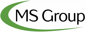 Das Bild zeigt das Logo der MS Group. Es handelt sich um den schwarzen Schriftzug „MS Group“ und einen dunkelgrünen Halbkreis, der auf der linken Seite des Logos beginnt und einen Teil der Schrift umrahmt. 