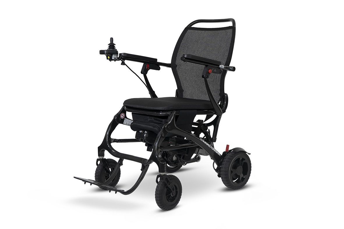 The picture shows an iTravel power wheelchair from Meyra, which is distributed by AAT Alber Antriebstechnik in Germany. The modern, black and white power wheelchair can be seen from the side.